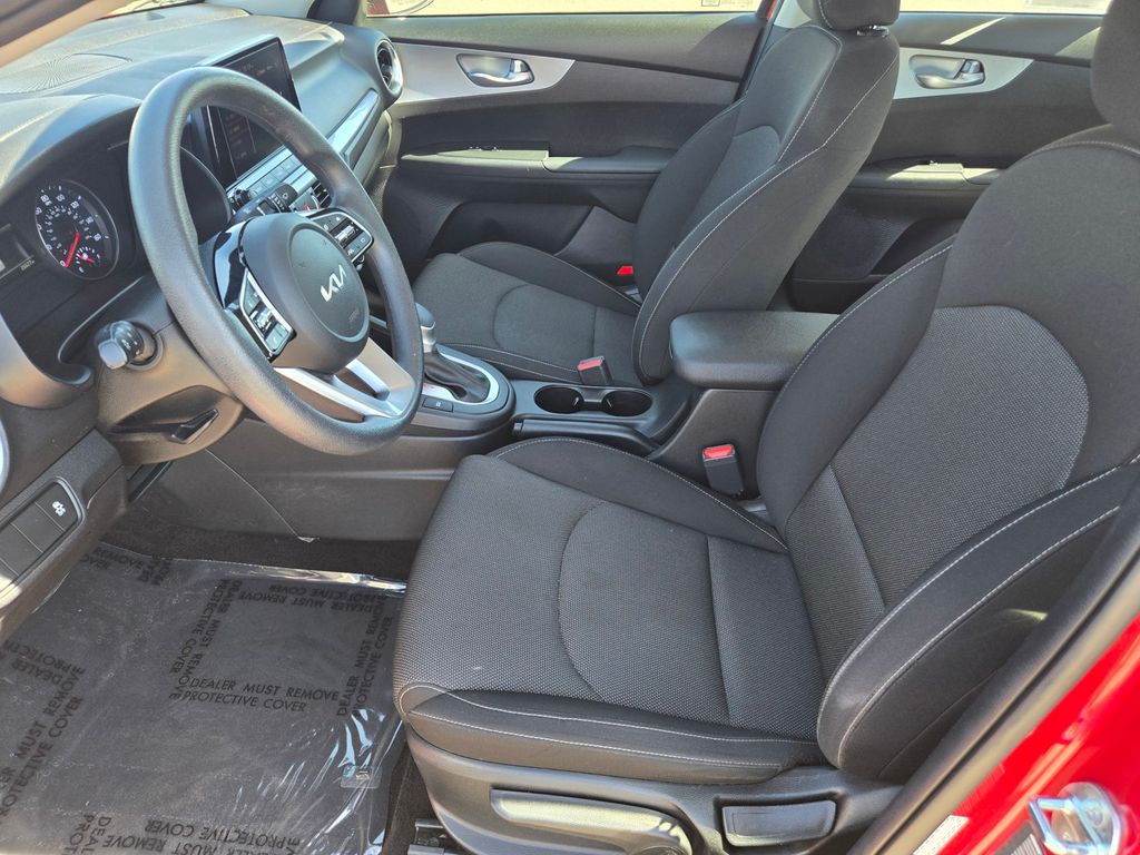 Thumbnail: 2023 Kia Forte - 8
