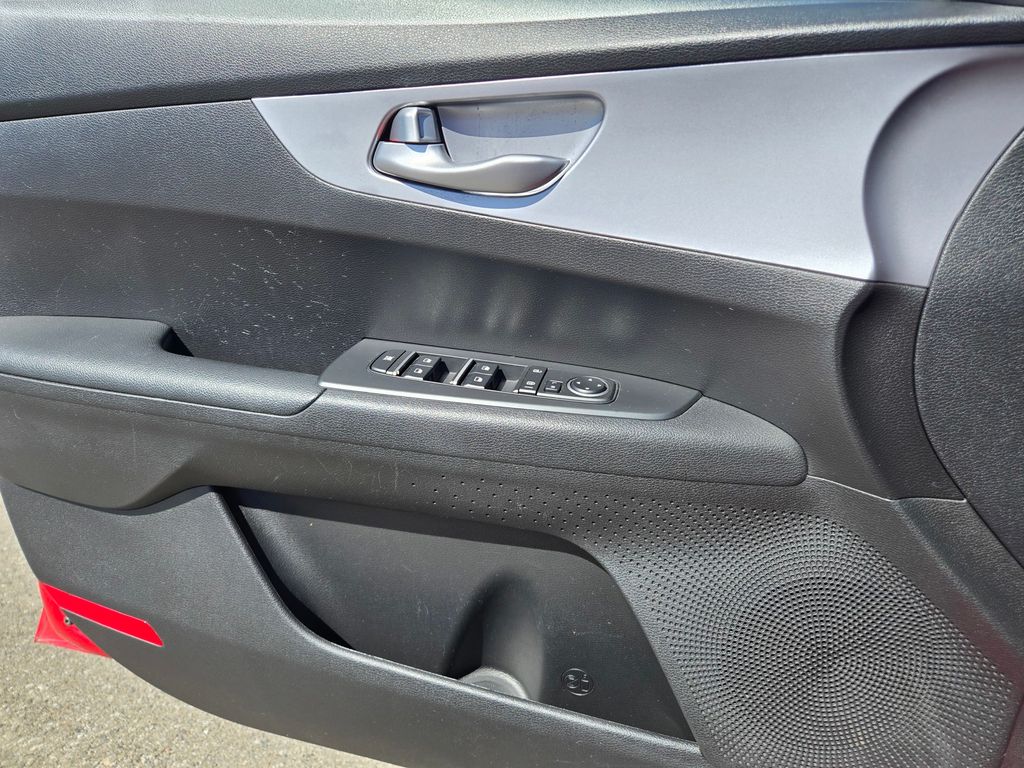 Thumbnail: 2023 Kia Forte - 20
