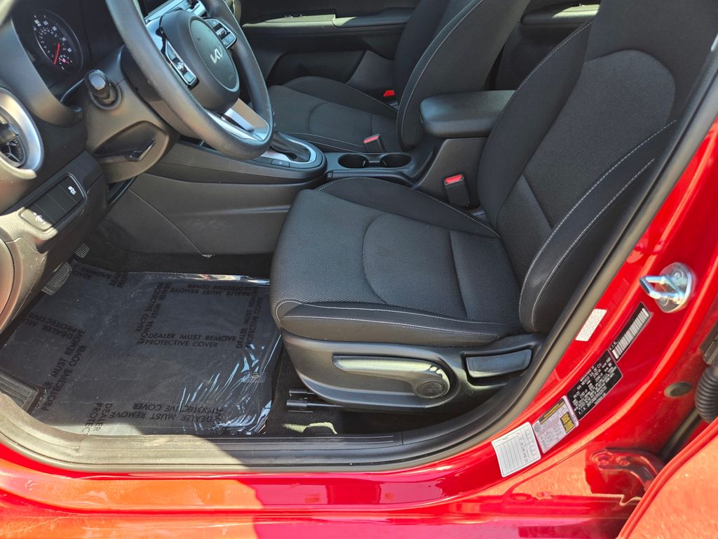 Thumbnail: 2023 Kia Forte - 9