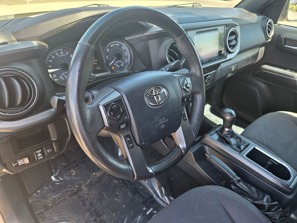 Thumbnail: 2019 Toyota Tacoma - 7