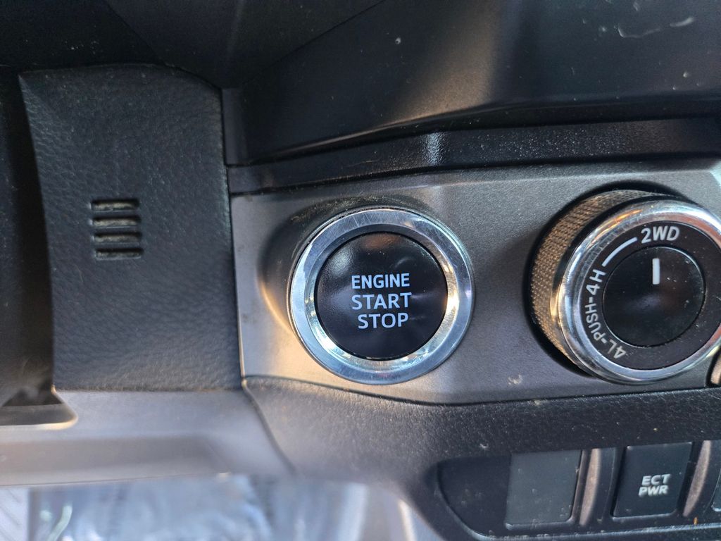 Thumbnail: 2019 Toyota Tacoma - 19