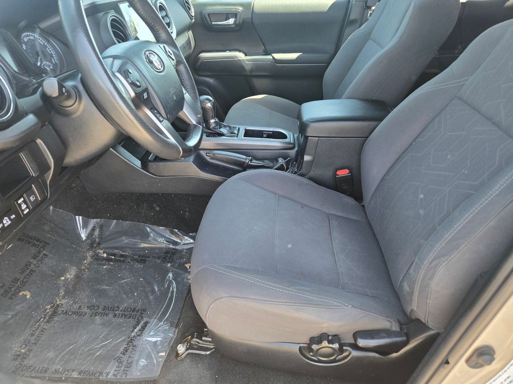 Thumbnail: 2019 Toyota Tacoma - 8