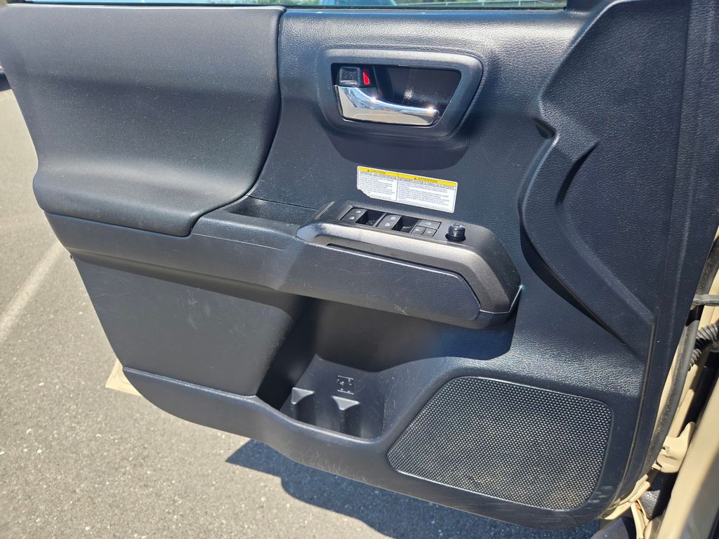 Thumbnail: 2019 Toyota Tacoma - 20