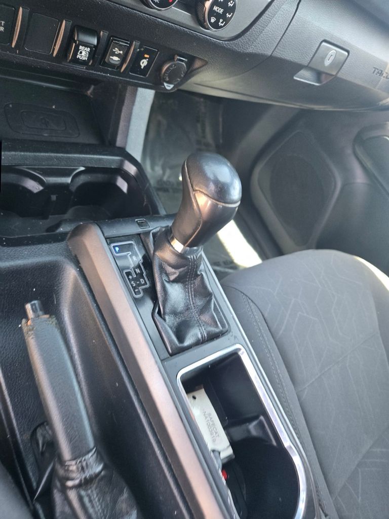 Thumbnail: 2019 Toyota Tacoma - 13