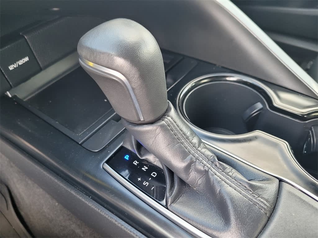 2019 Toyota Camry SE 13