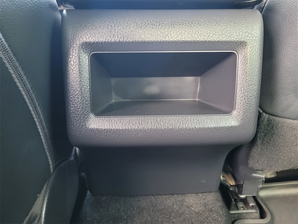 2019 Toyota Camry SE 18