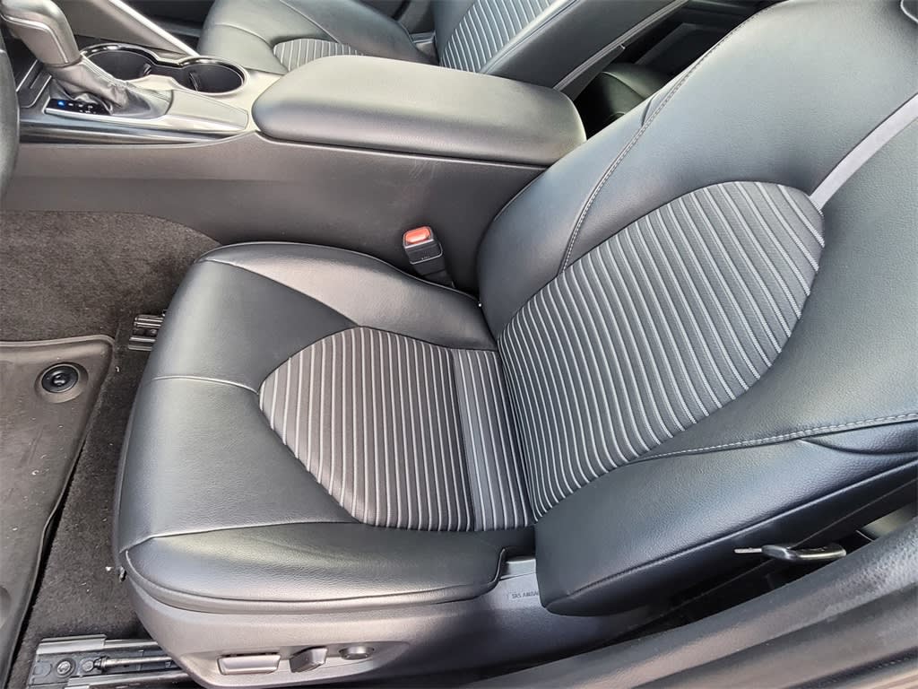 2019 Toyota Camry SE 10