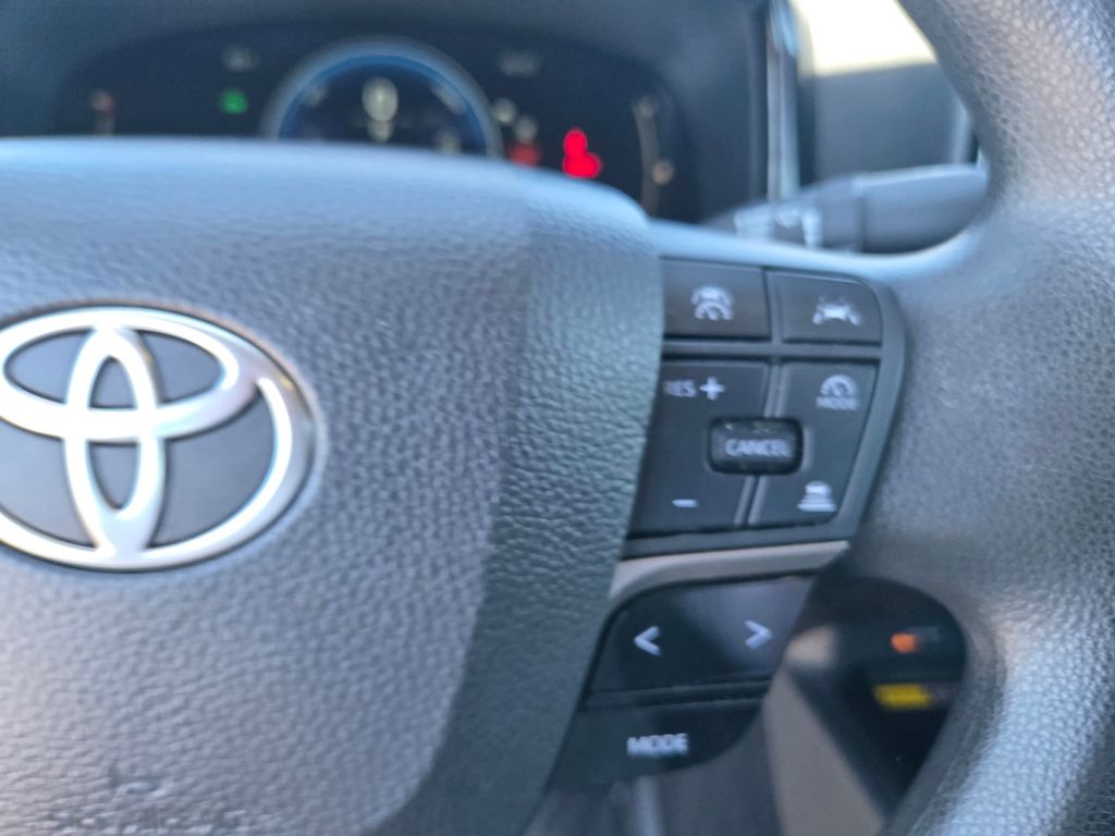 Thumbnail: 2025 Toyota Camry - 21