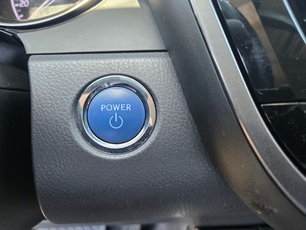 Thumbnail: 2021 Toyota Camry - 19