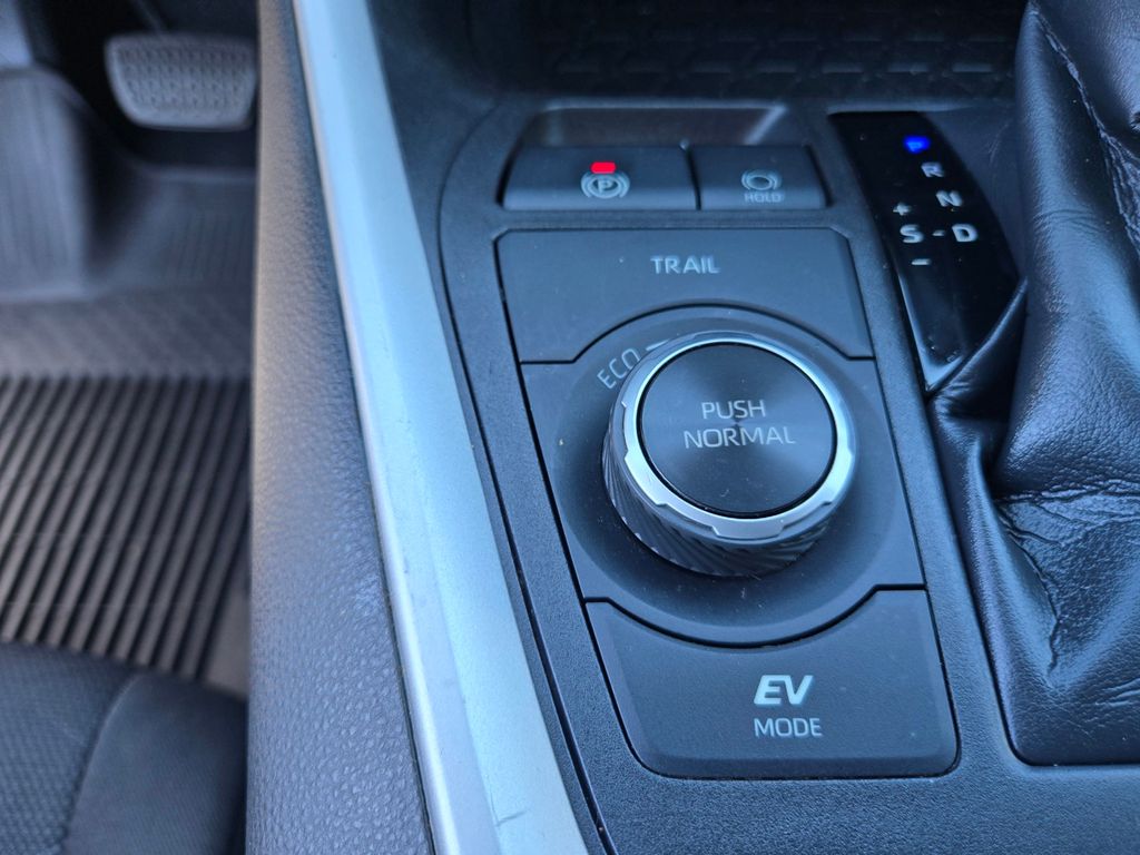 Thumbnail: 2020 Toyota RAV4 - 7