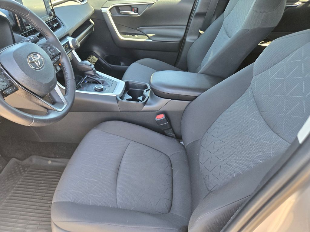 Thumbnail: 2020 Toyota RAV4 - 9