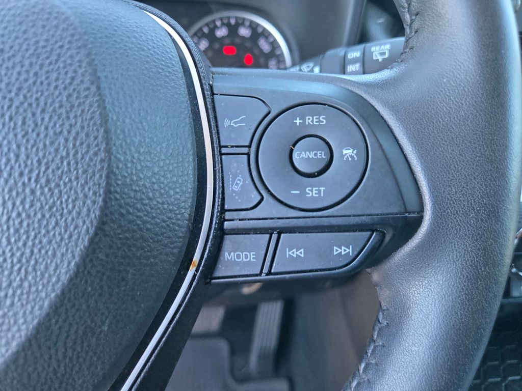 Thumbnail: 2020 Toyota RAV4 - 21