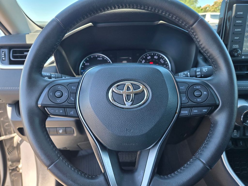 Thumbnail: 2020 Toyota RAV4 - 12