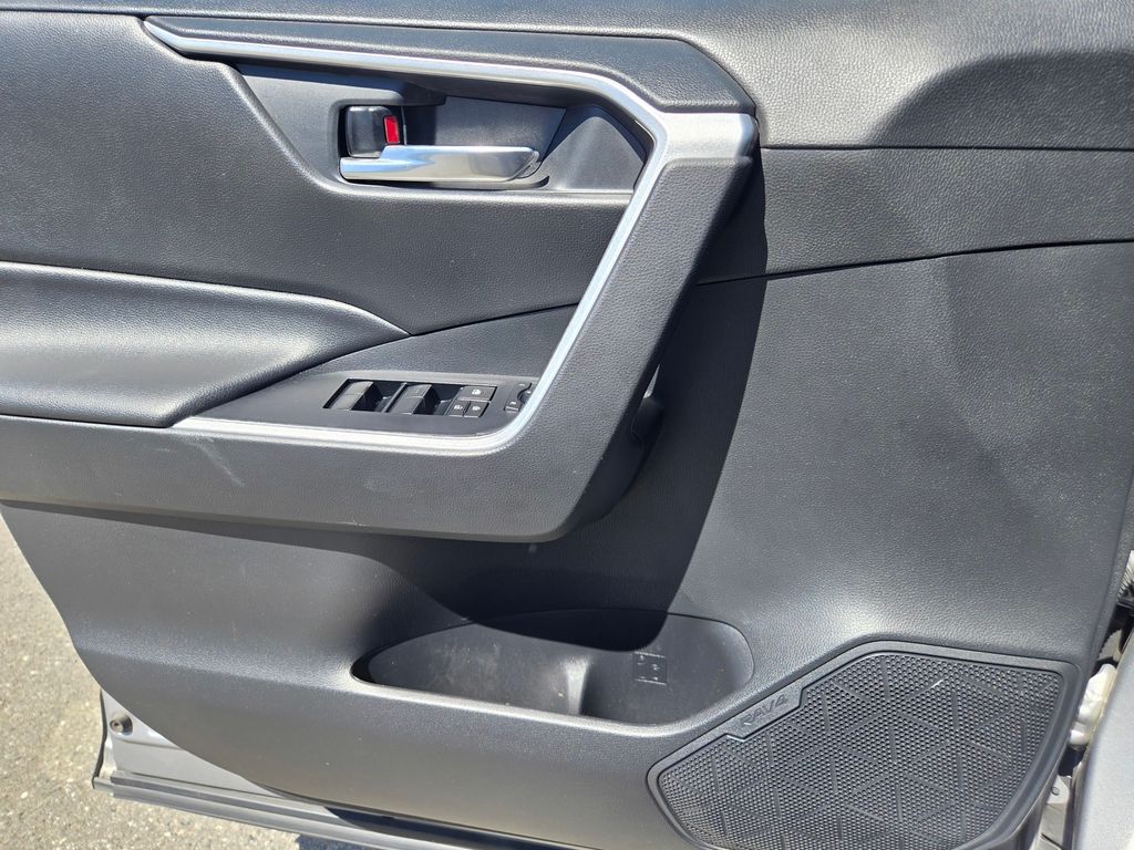 Thumbnail: 2020 Toyota RAV4 - 20