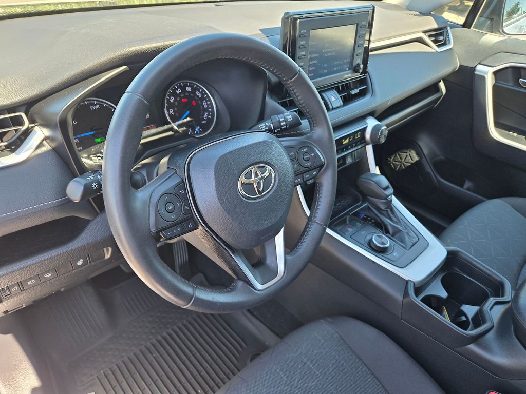 Thumbnail: 2020 Toyota RAV4 - 8