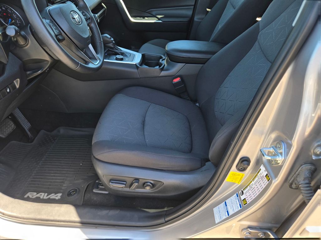 Thumbnail: 2020 Toyota RAV4 - 10