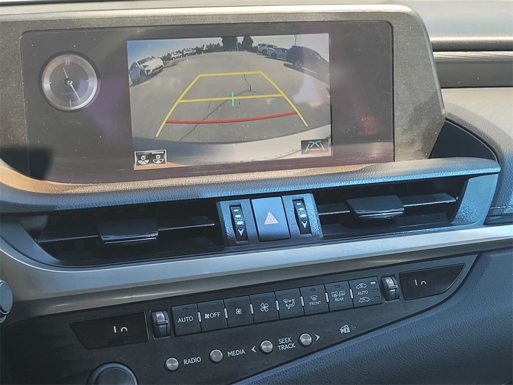 Thumbnail: 2020 Lexus ES - 21