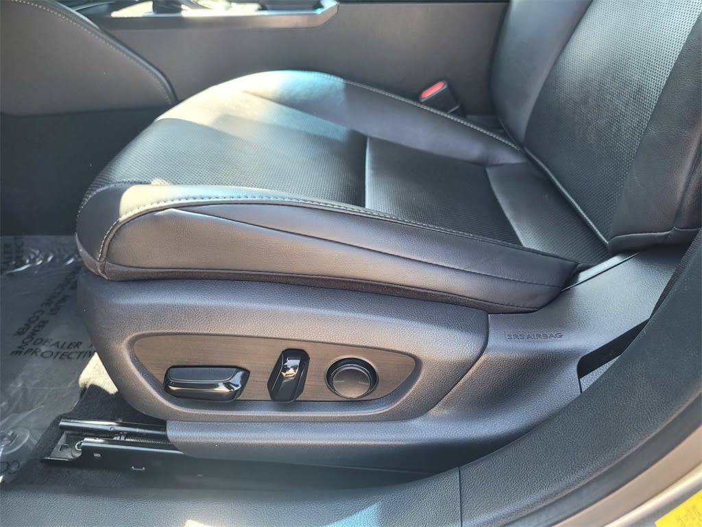 Thumbnail: 2020 Lexus ES - 18