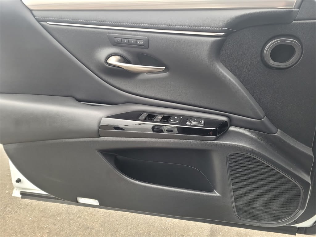 Thumbnail: 2023 Lexus ES - 19