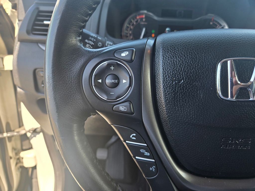 Thumbnail: 2017 Honda Pilot - 21