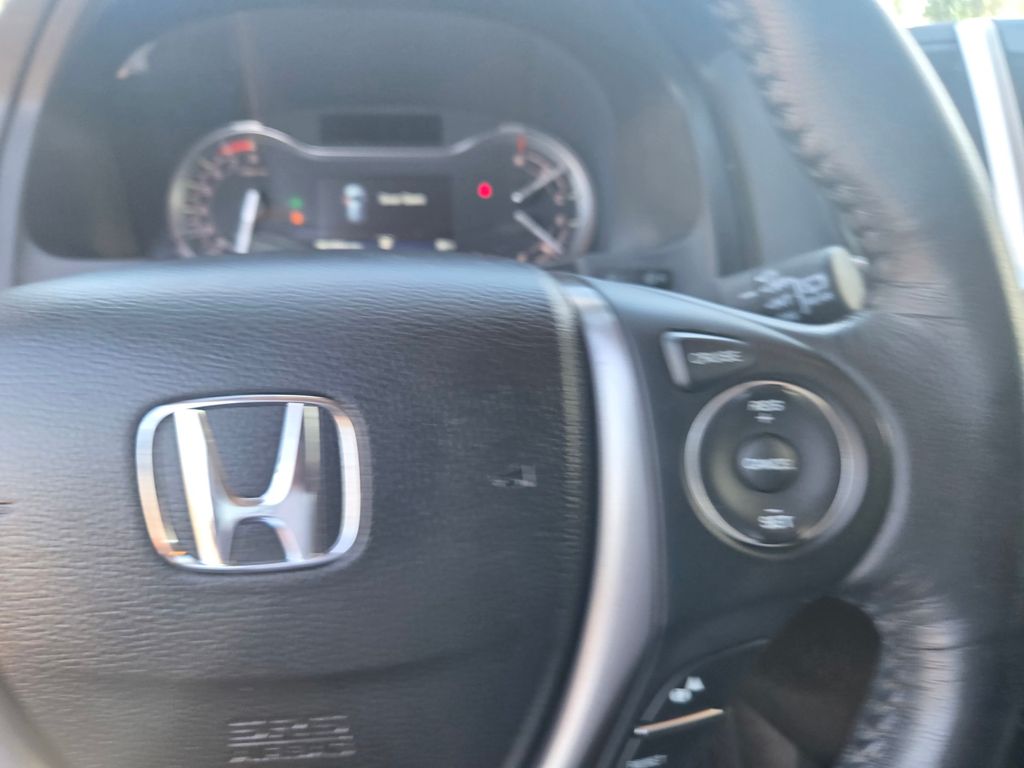 Thumbnail: 2017 Honda Pilot - 20