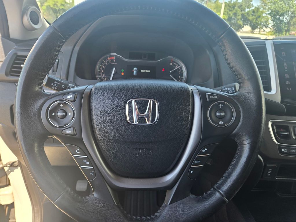 Thumbnail: 2017 Honda Pilot - 22
