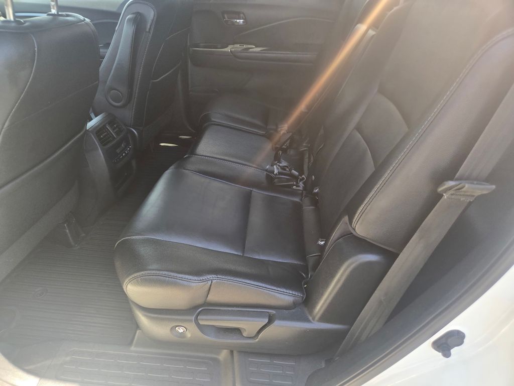 Thumbnail: 2017 Honda Pilot - 10