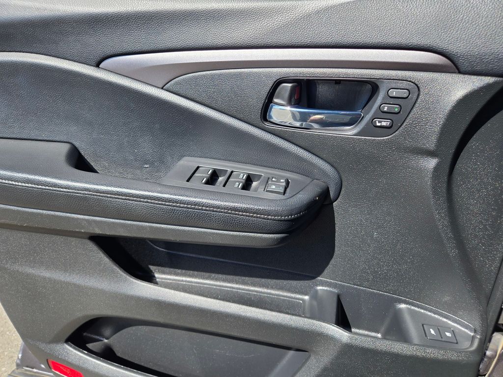 Thumbnail: 2020 Honda Pilot - 20