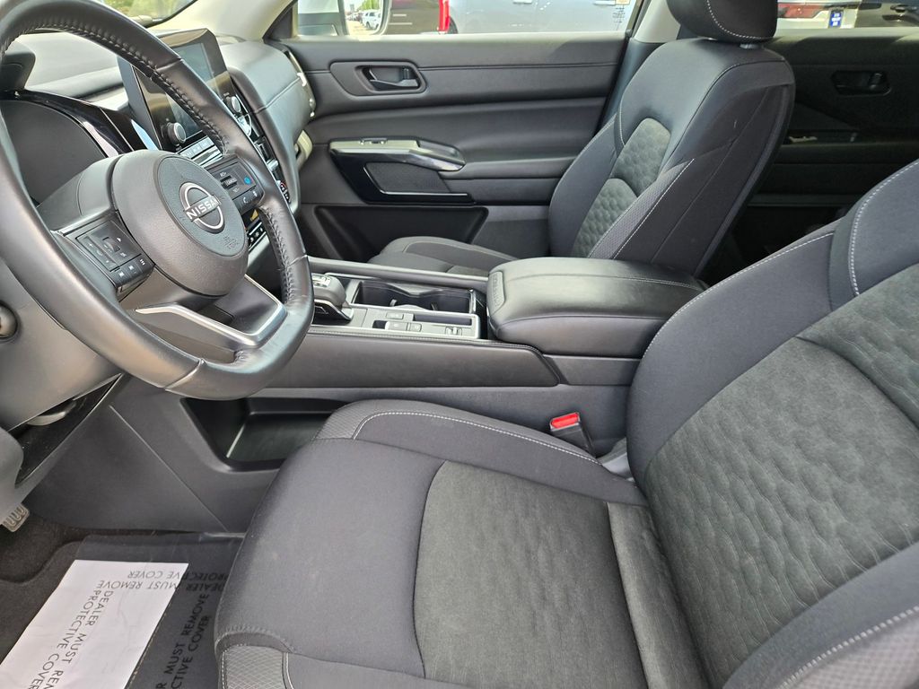Thumbnail: 2024 Nissan Pathfinder - 8