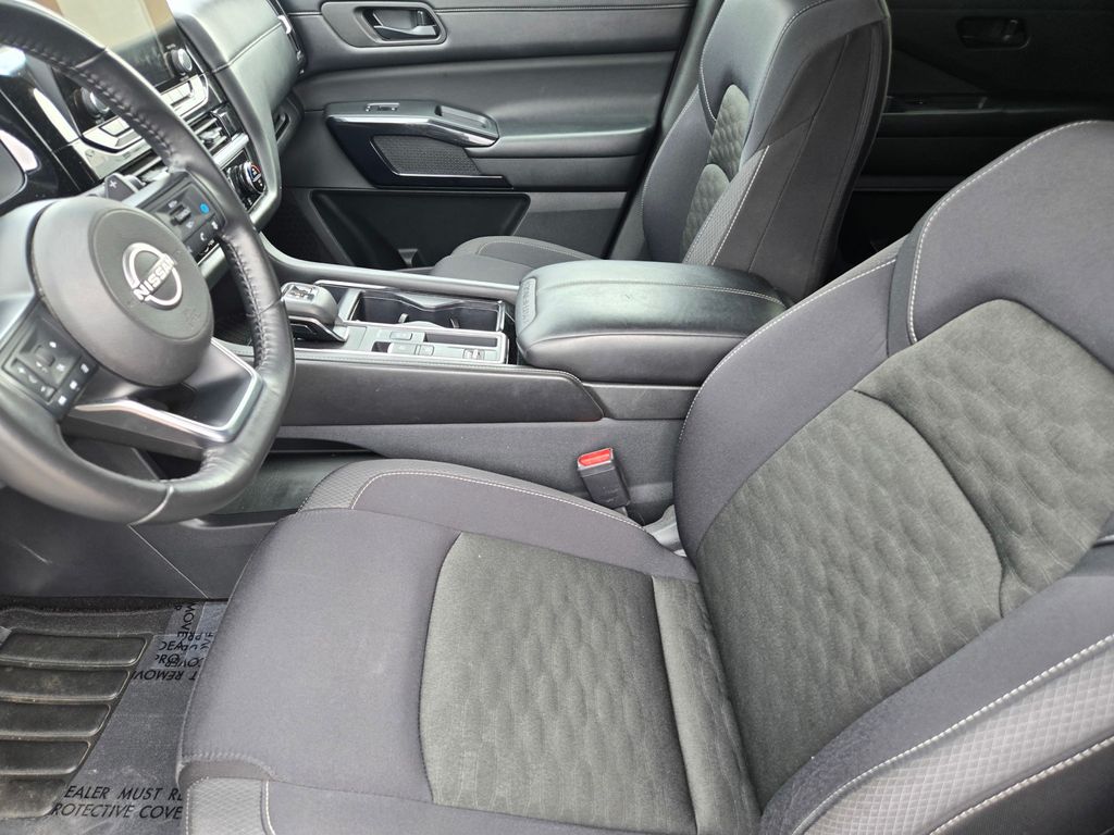 Thumbnail: 2024 Nissan Pathfinder - 8