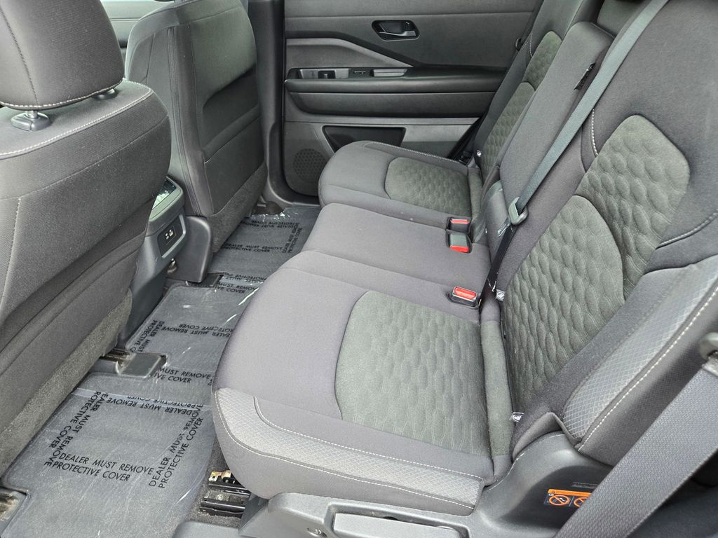 Thumbnail: 2024 Nissan Pathfinder - 9