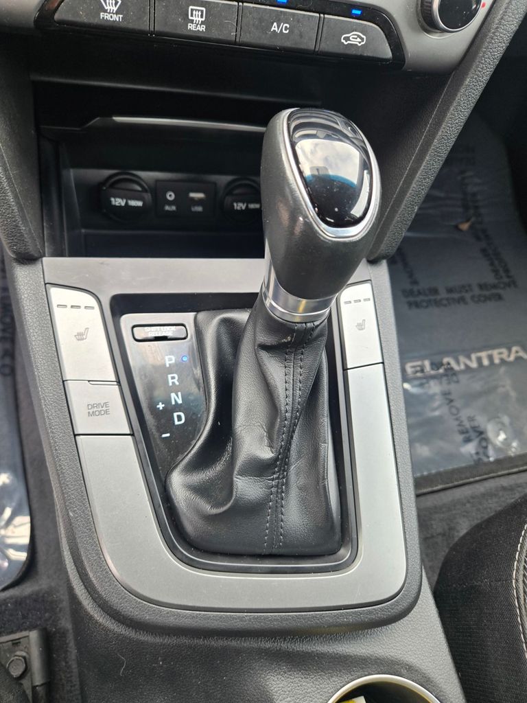 Thumbnail: 2018 Hyundai Elantra - 13