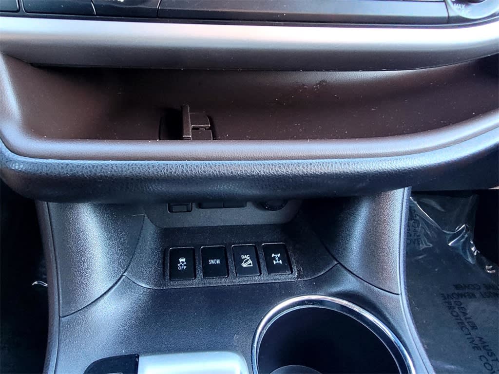 Thumbnail: 2017 Toyota Highlander - 20