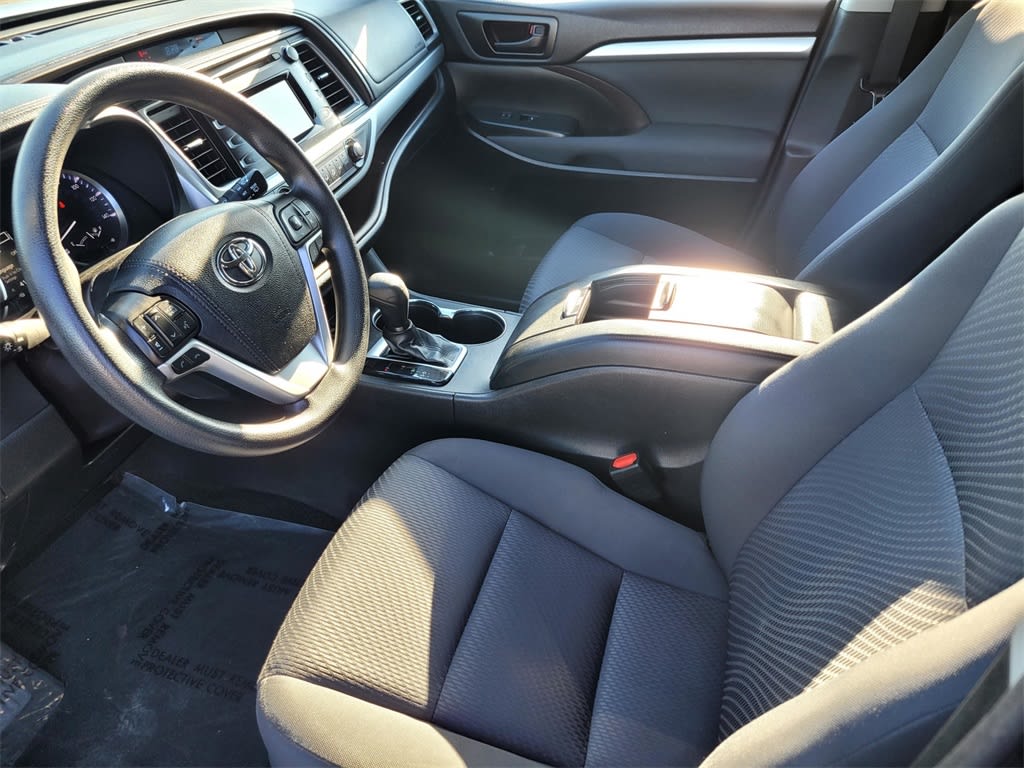 Thumbnail: 2017 Toyota Highlander - 9