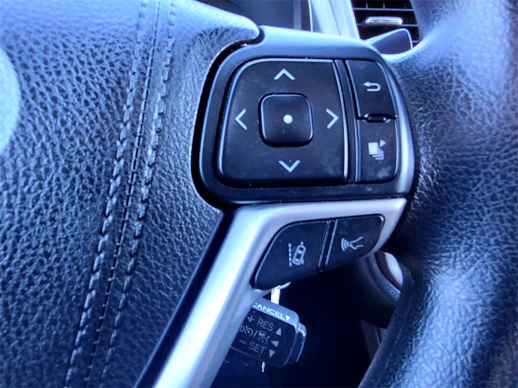 Thumbnail: 2017 Toyota Highlander - 21