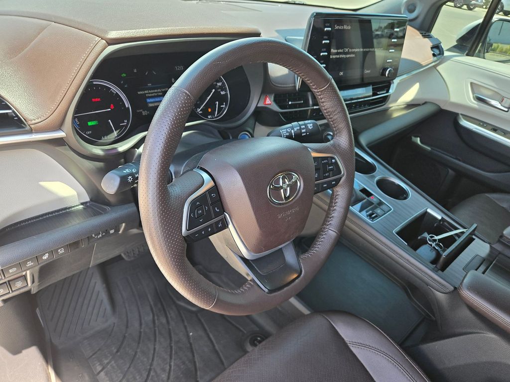 Thumbnail: 2021 Toyota Sienna - 7