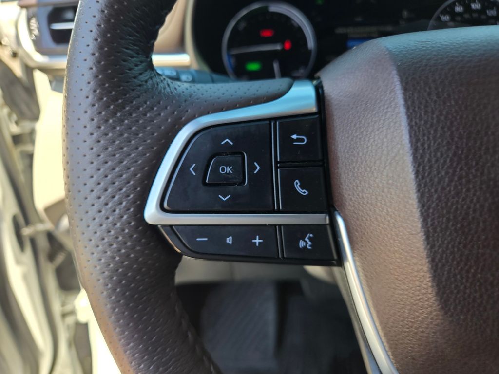Thumbnail: 2021 Toyota Sienna - 22