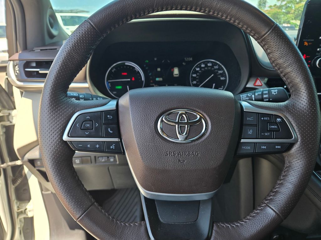 Thumbnail: 2021 Toyota Sienna - 11