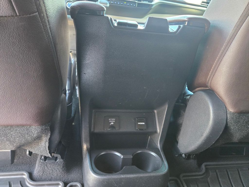 Thumbnail: 2021 Toyota Sienna - 17