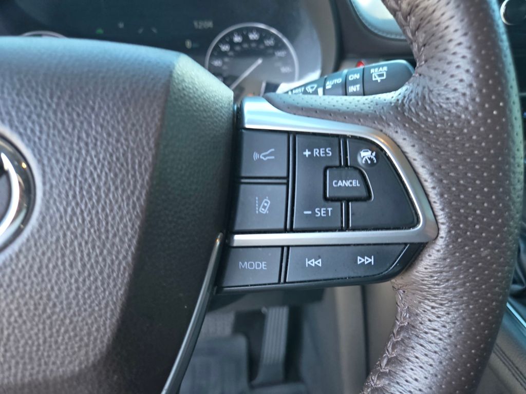 Thumbnail: 2021 Toyota Sienna - 21