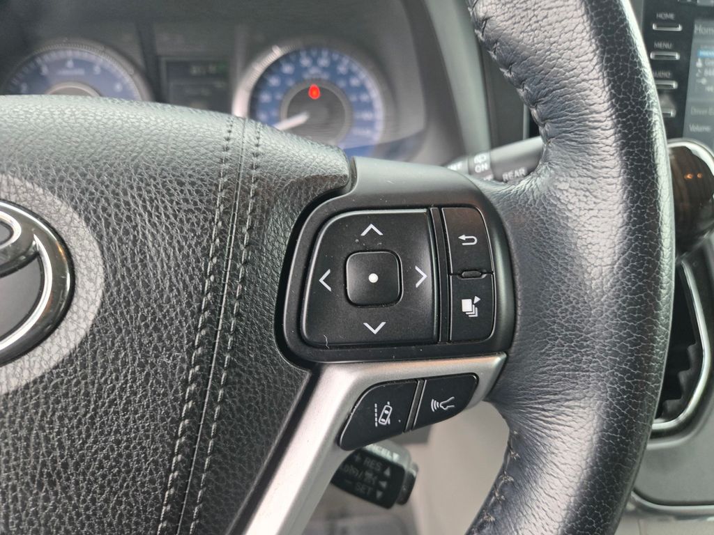 Thumbnail: 2018 Toyota Sienna - 21