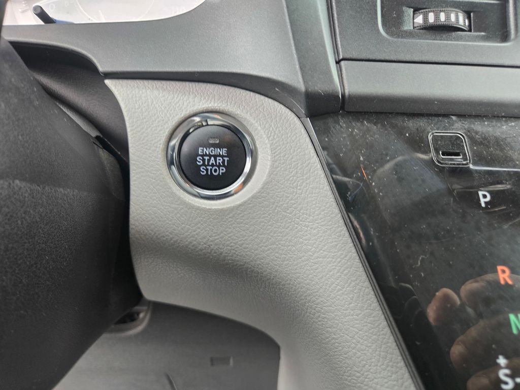 Thumbnail: 2018 Toyota Sienna - 19