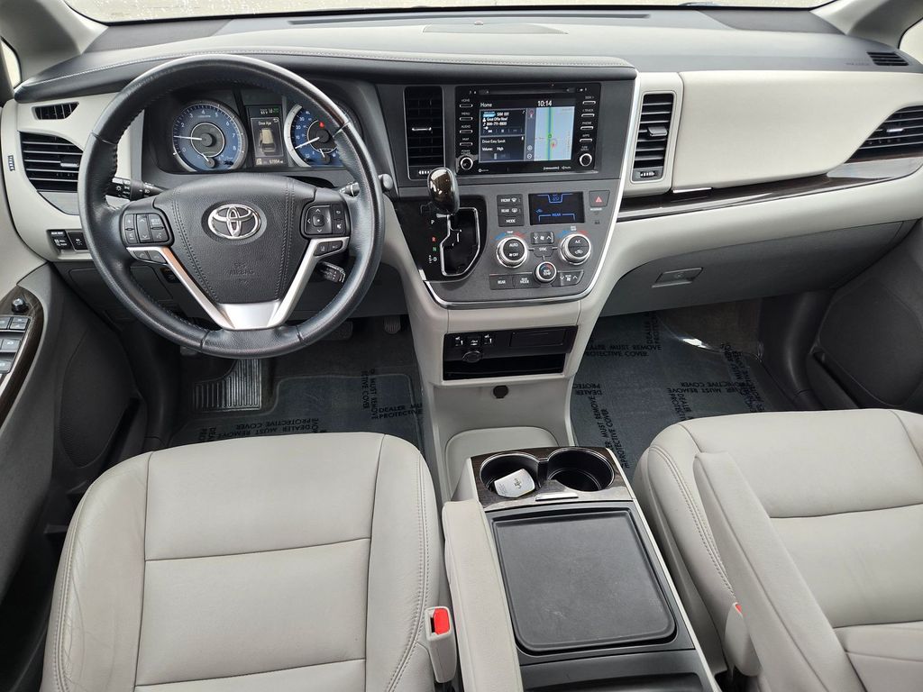 Thumbnail: 2018 Toyota Sienna - 2