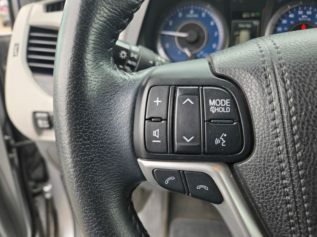 Thumbnail: 2018 Toyota Sienna - 22