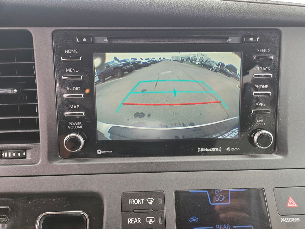Thumbnail: 2018 Toyota Sienna - 12