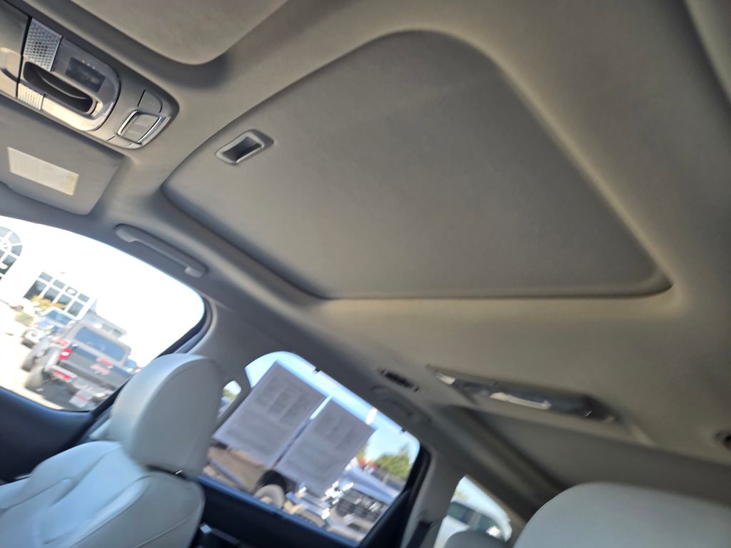 Thumbnail: 2022 Kia Telluride - 18