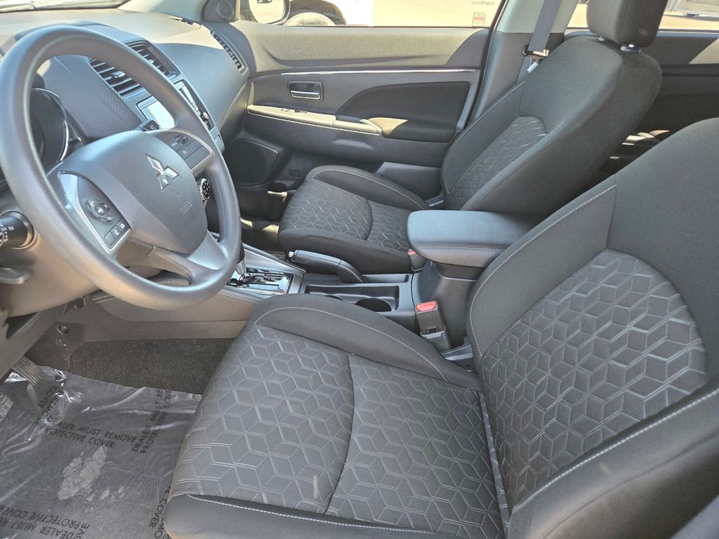 Thumbnail: 2024 Mitsubishi Outlander Sport - 8