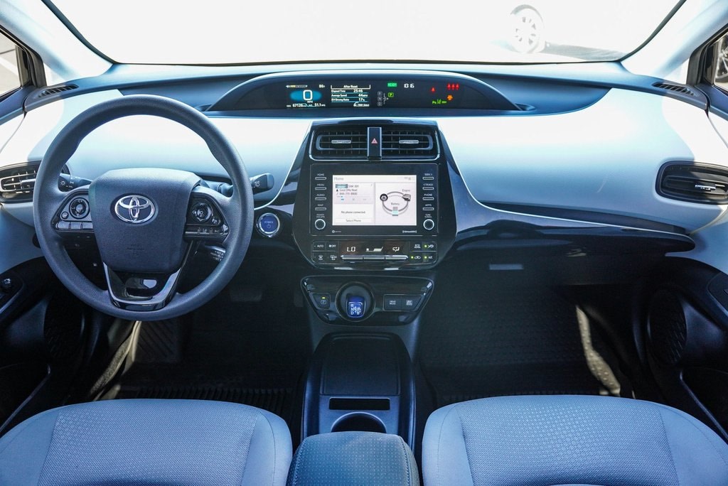 2022 Toyota Prius LE 2