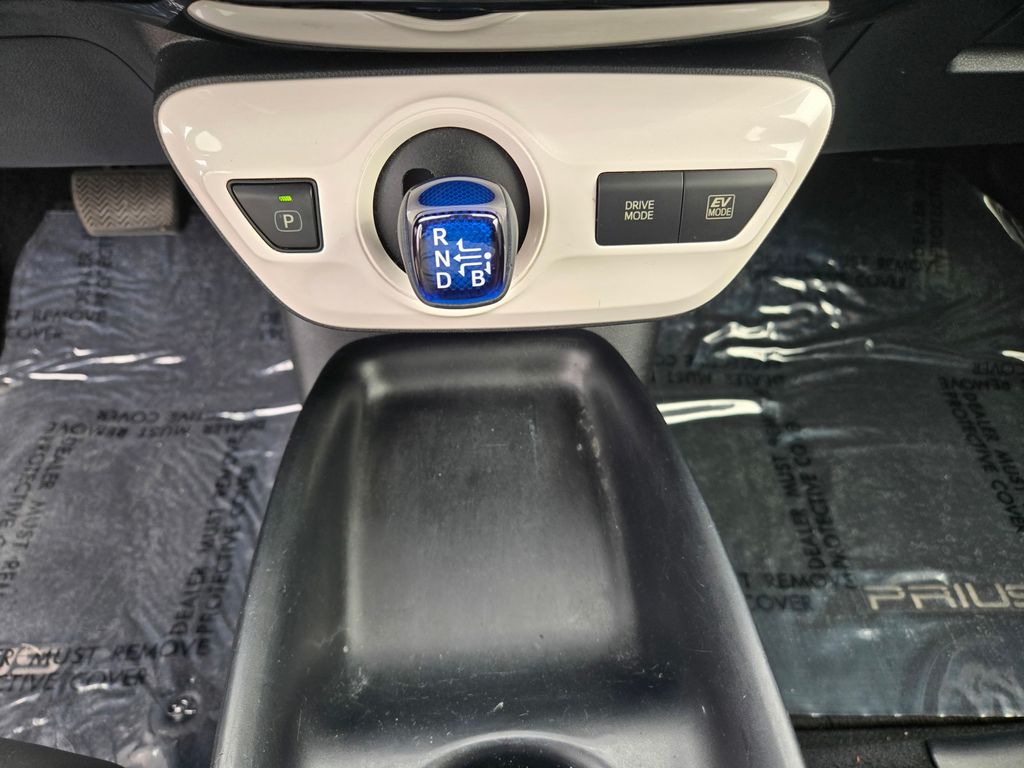 Thumbnail: 2017 Toyota Prius - 16