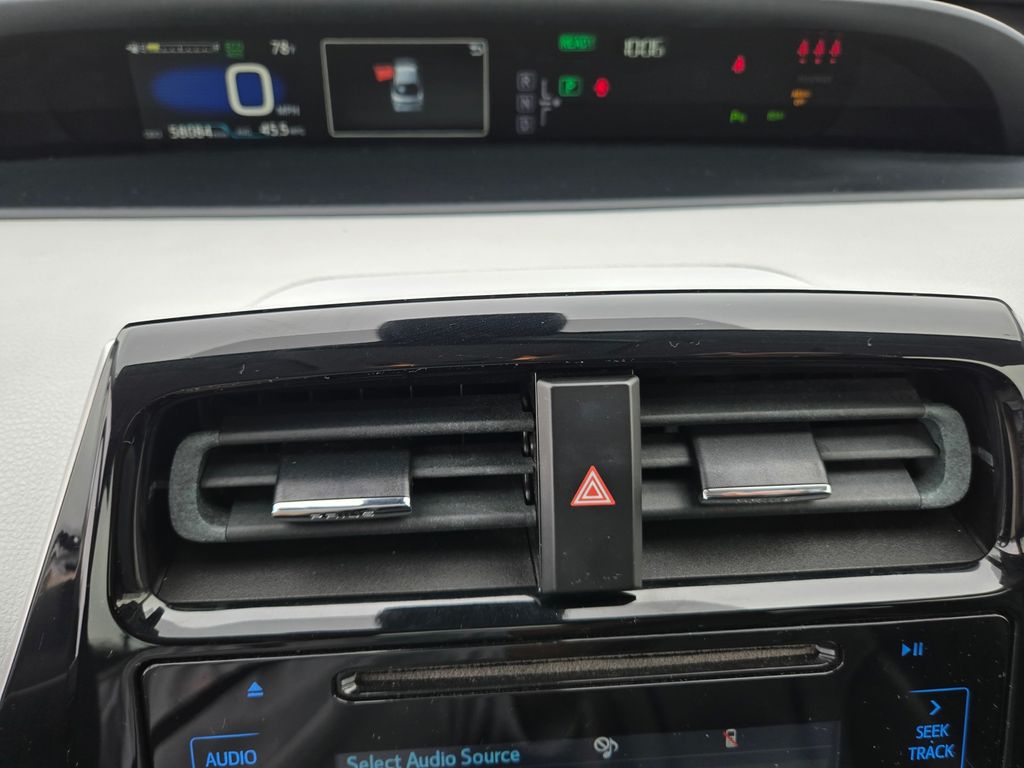 Thumbnail: 2017 Toyota Prius - 18